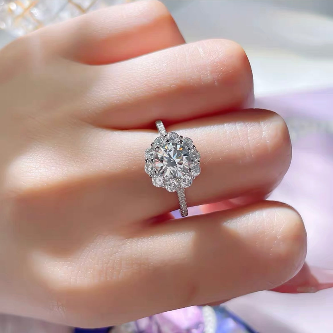 Round Brilliant Diamond Halo Solitaire Fancy Ring 1ct