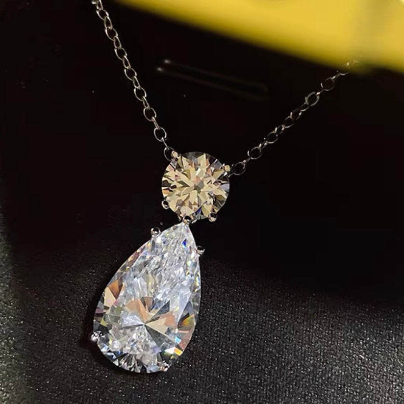 Pear Round Brilliant Cuts Luxury Diamond Drop Pendant 12ct