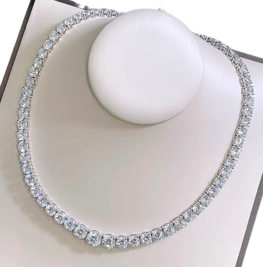 Round Brilliant Luxury Diamond Graduated Tennis Necklace