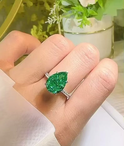 Pear Cut Fancy Vivid Green Diamond Fancy Solitaire Ring 8ct